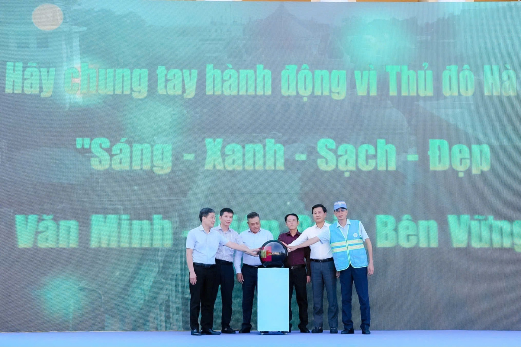 Hà Nội tăng cường giữ gìn vệ sinh môi trường dịp Quốc khánh 2/9