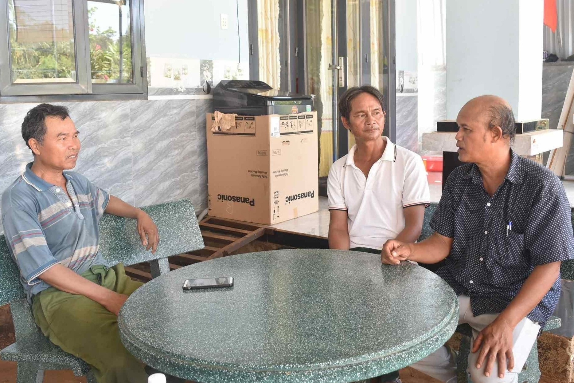 Buôn trưởng lan tỏa hình ảnh Bộ đội Cụ Hồ giúp bà con thoát nghèo