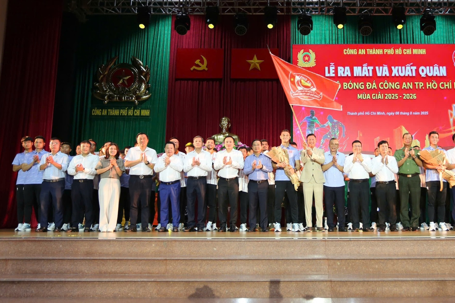 CLB CA.TPHCM xuất quân, trình làng Tiến Linh và trung vệ 1 triệu euro