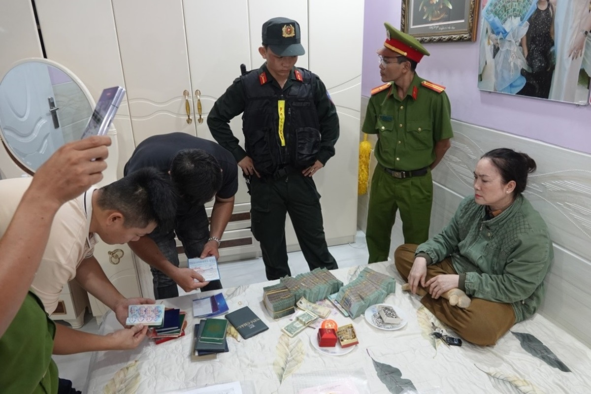 Bắt nhóm cho vay lãi 'khủng', lộ diện hai cặp vợ chồng cầm đầu