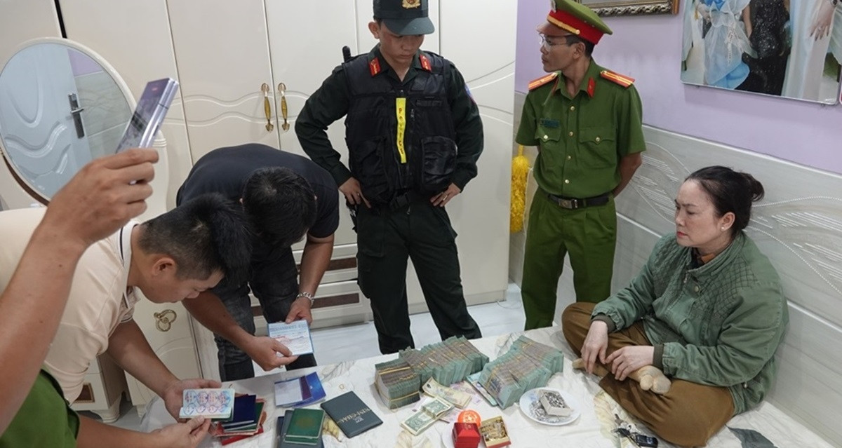 Bắt nhóm cho vay lãi &amp;apos;khủng&amp;apos;, lộ diện hai cặp vợ chồng cầm đầu