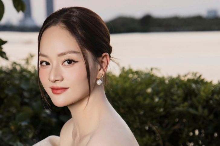 Diễn viên Lan Phương đưa 2 con vào TPHCM trong lúc chờ ly hôn chồng Tây