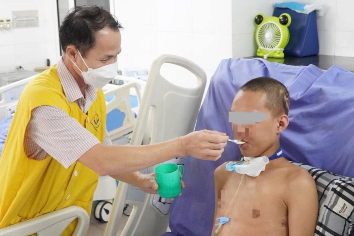 Gia đình xin về lo hậu sự, nam thanh niên bất ngờ có phản xạ, hồi sinh kỳ diệu