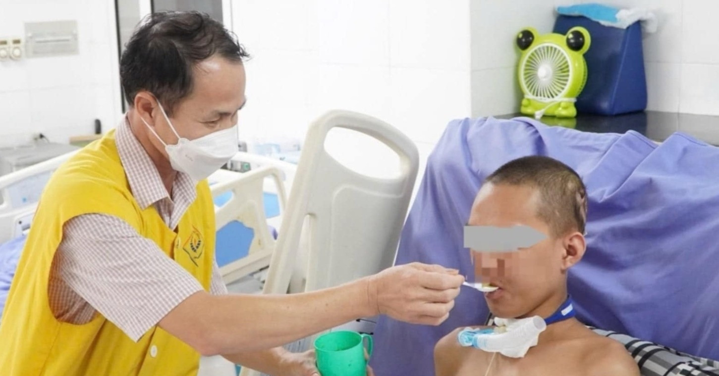 Gia đình xin về lo hậu sự, nam thanh niên bất ngờ có phản xạ, hồi sinh kỳ diệu