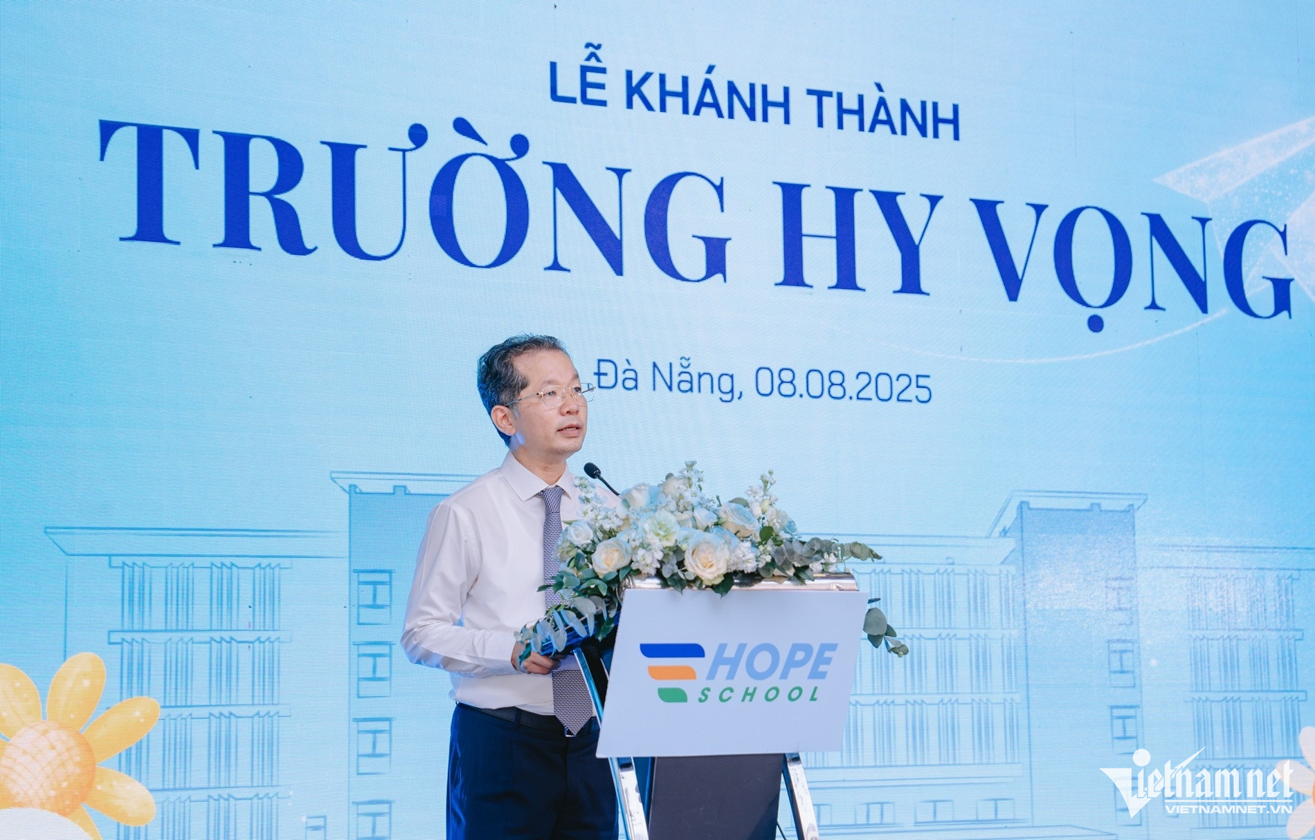 W-HUG00719 2.jpg