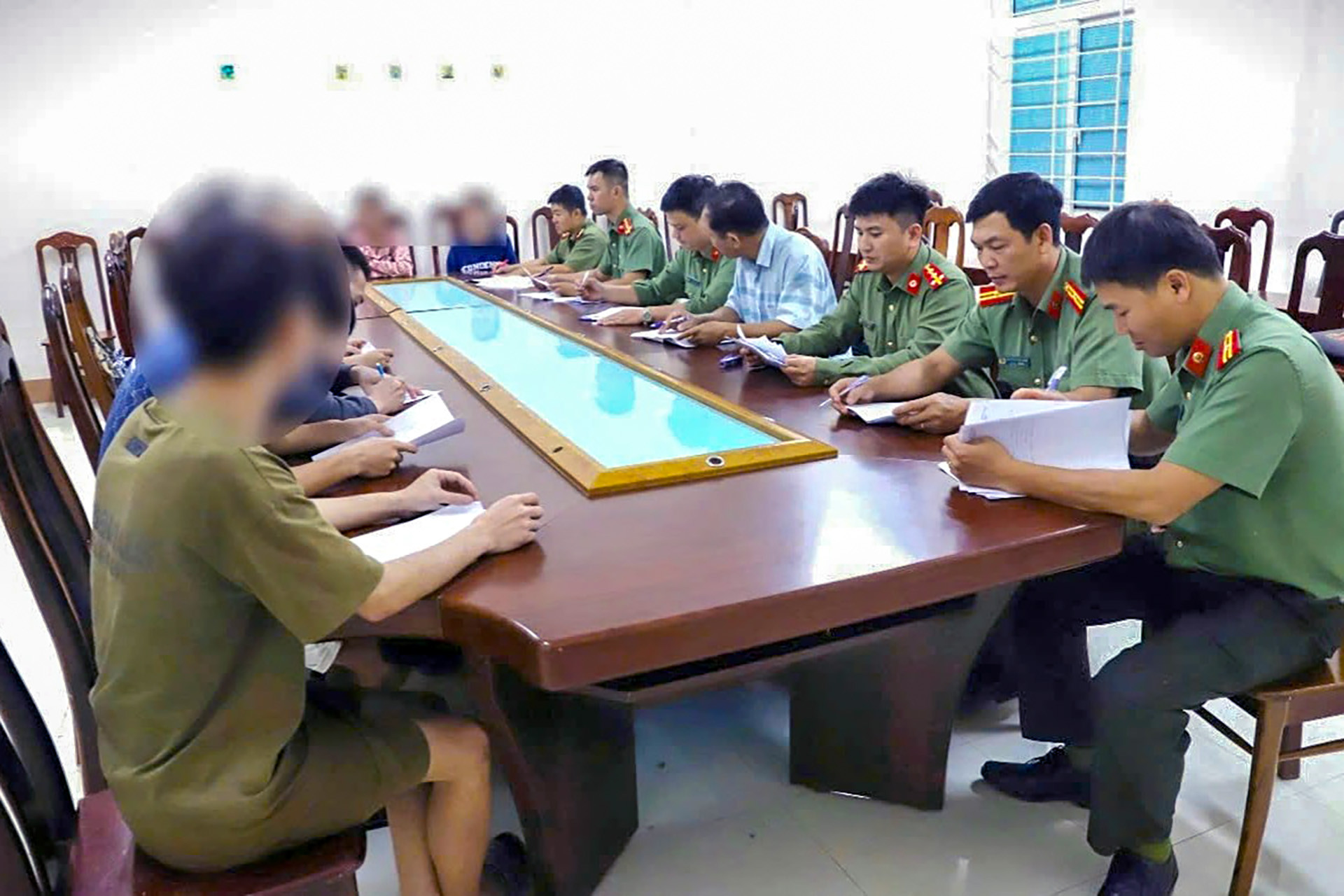 11 người bị lừa sang Campuchia ‘việc nhẹ lương cao’ được trao trả về Việt Nam 1.jpg