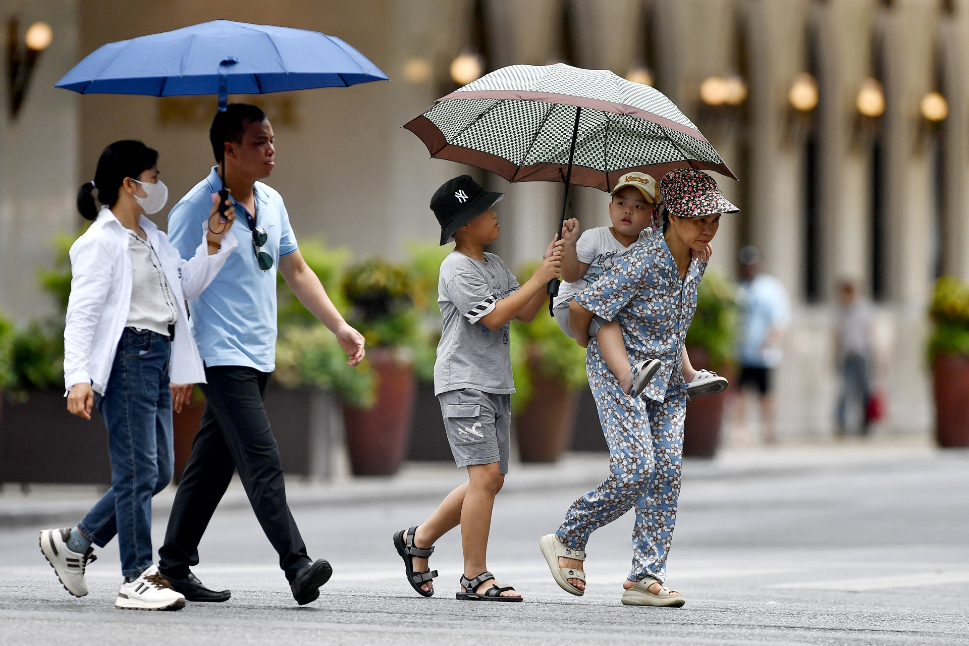 Dự báo thời tiết 10/8/2025: Miền Bắc còn nắng nóng, đề phòng mưa giông