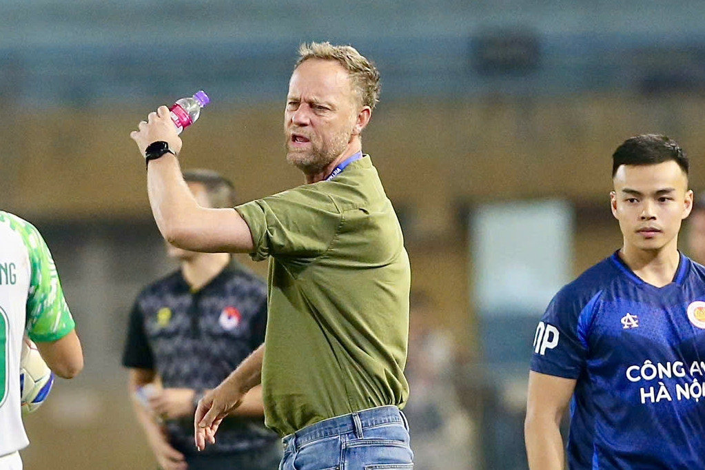 V-League 2025/26: Khốc liệt các cuộc đua trên 'ghế nóng'