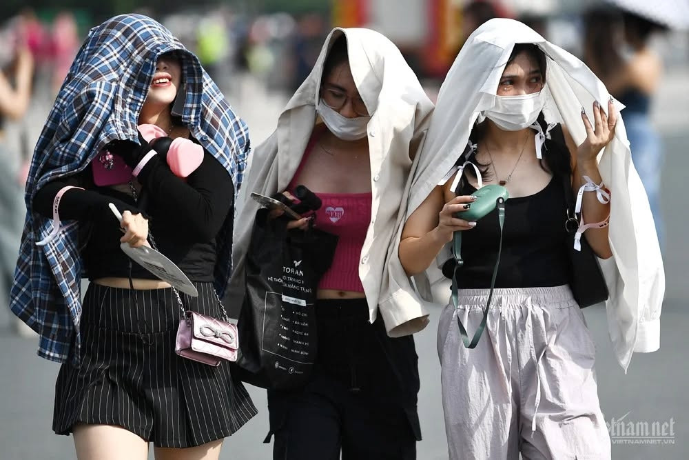 Bản tin sáng 9/8: Miền Bắc nắng nóng 'đổ lửa', Hà Nội trên 38 độ