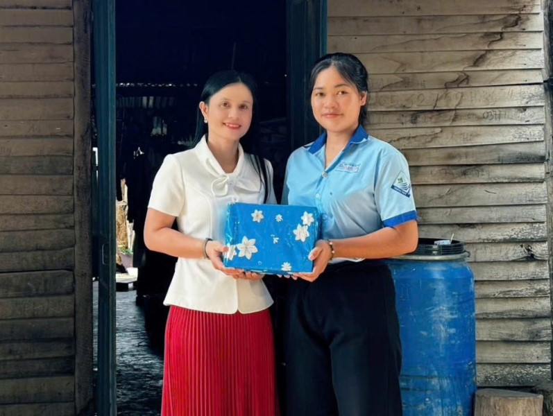 Cô giáo trẻ và hành trình thắp sáng tương lai cho học trò nghèo 3.jpg