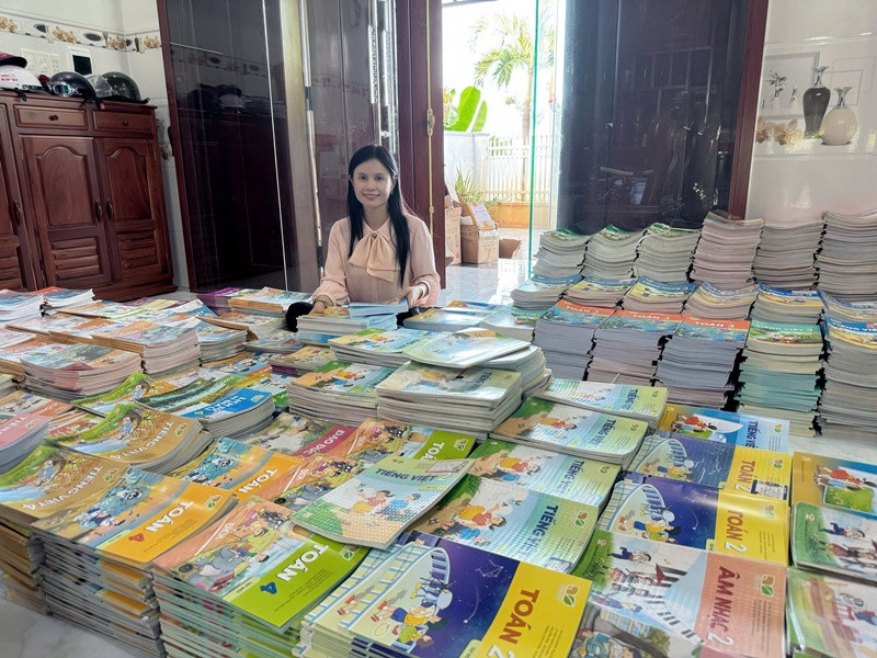 Cô giáo trẻ và hành trình thắp sáng tương lai cho học trò nghèo 4.jpg