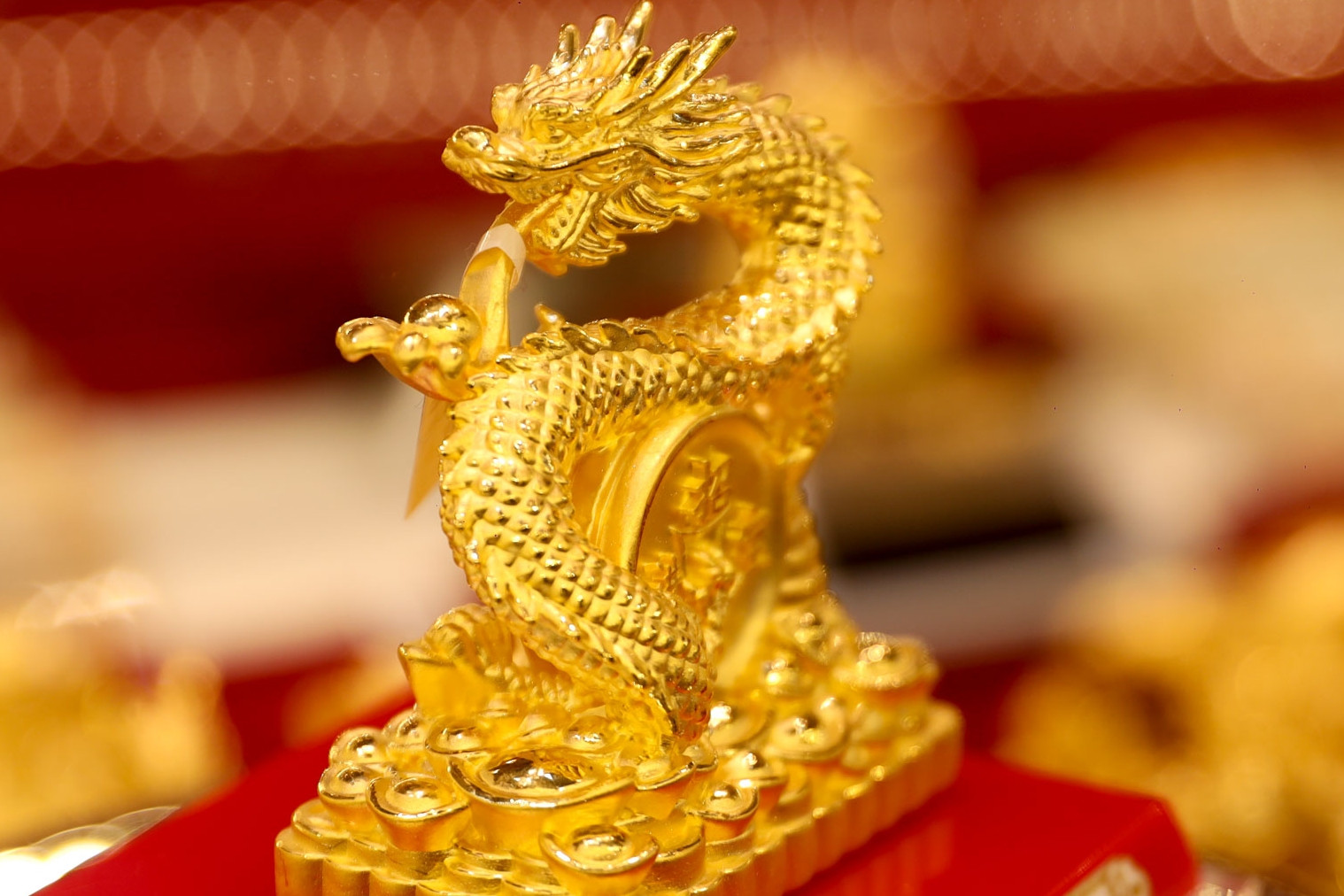 Giá vàng biến động mạnh, chuyên gia cảnh báo cú sốc sắp đến