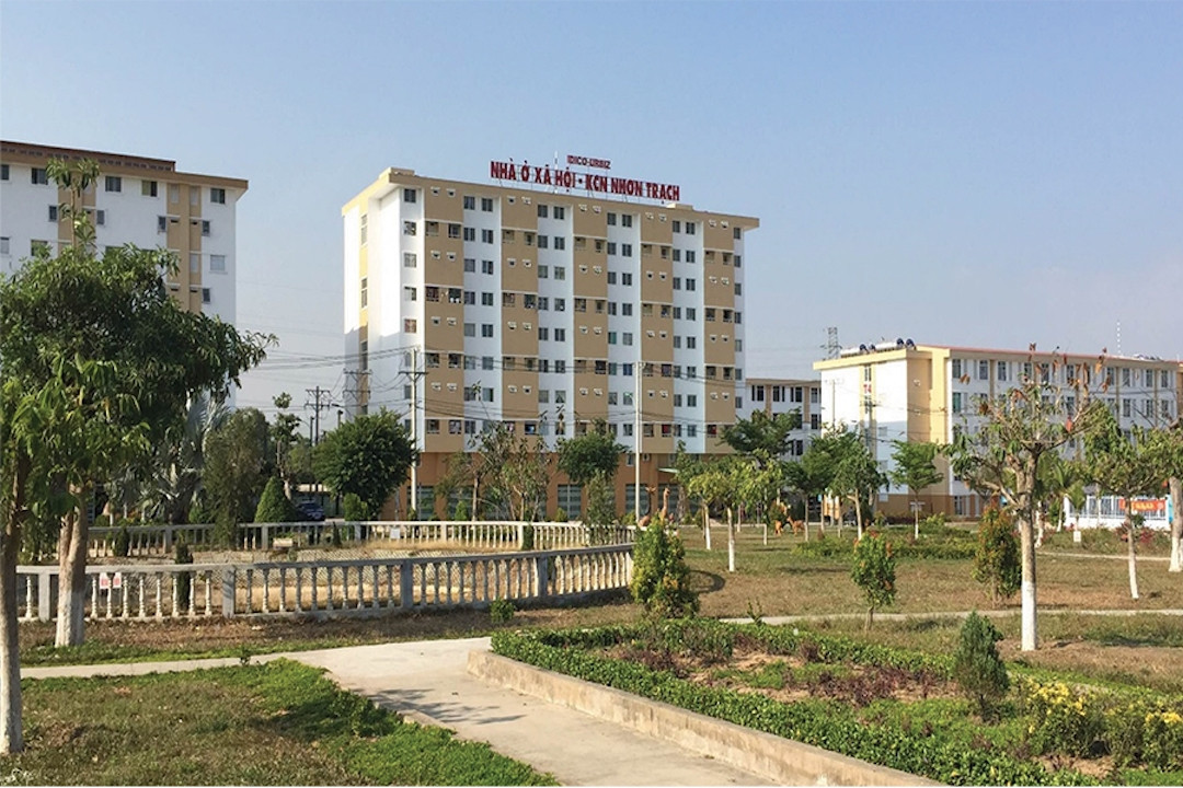 Hai con ruột gom lượng lớn cổ phiếu, sếp công ty bất động sản phải rời vị trí