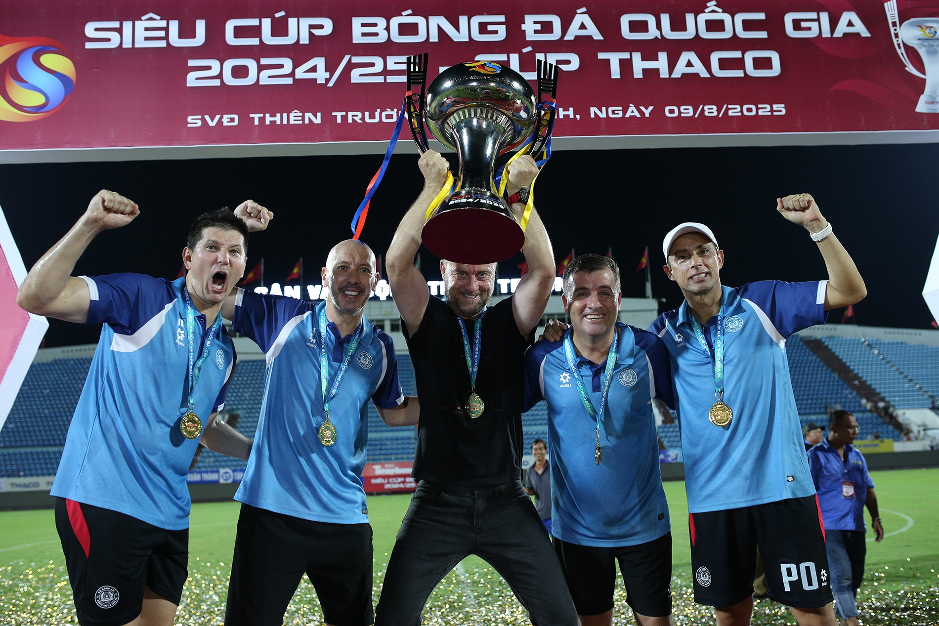 HLV Polking tuyên bố bất ngờ sau khi CAHN giành Siêu Cúp Quốc gia