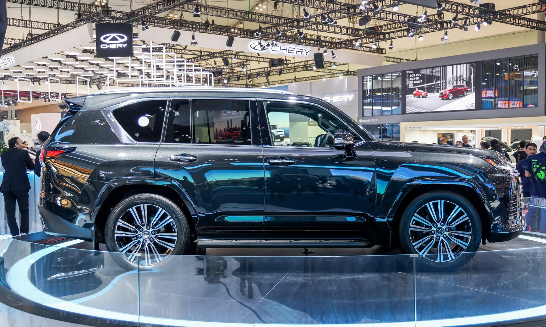 Lexus LX 700h 2025.jpg