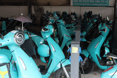 Mô hình cà phê kết hợp trạm sạc xe điện ‘nở rộ’, thu hút nhiều tài xế ở TPHCM