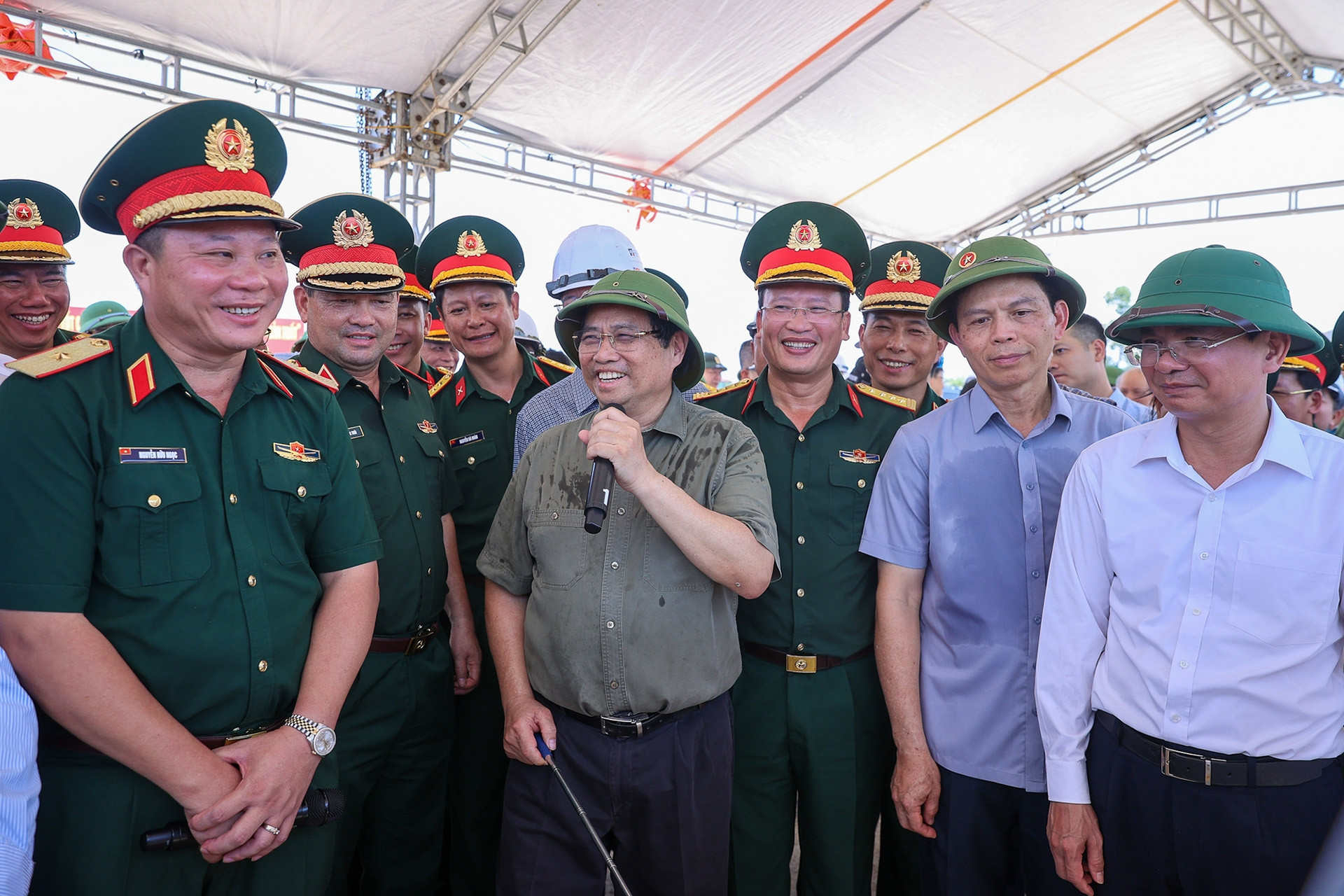 Thủ tướng kiểm tra tiến độ cầu Phong Châu, chỉ đạo triển khai cao tốc mới ở Phú Thọ
