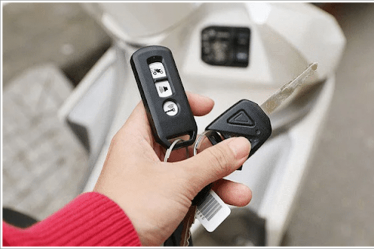 Trớ trêu: Bạn mượn xe rồi đem cầm, chủ xe có đòi lại được không?