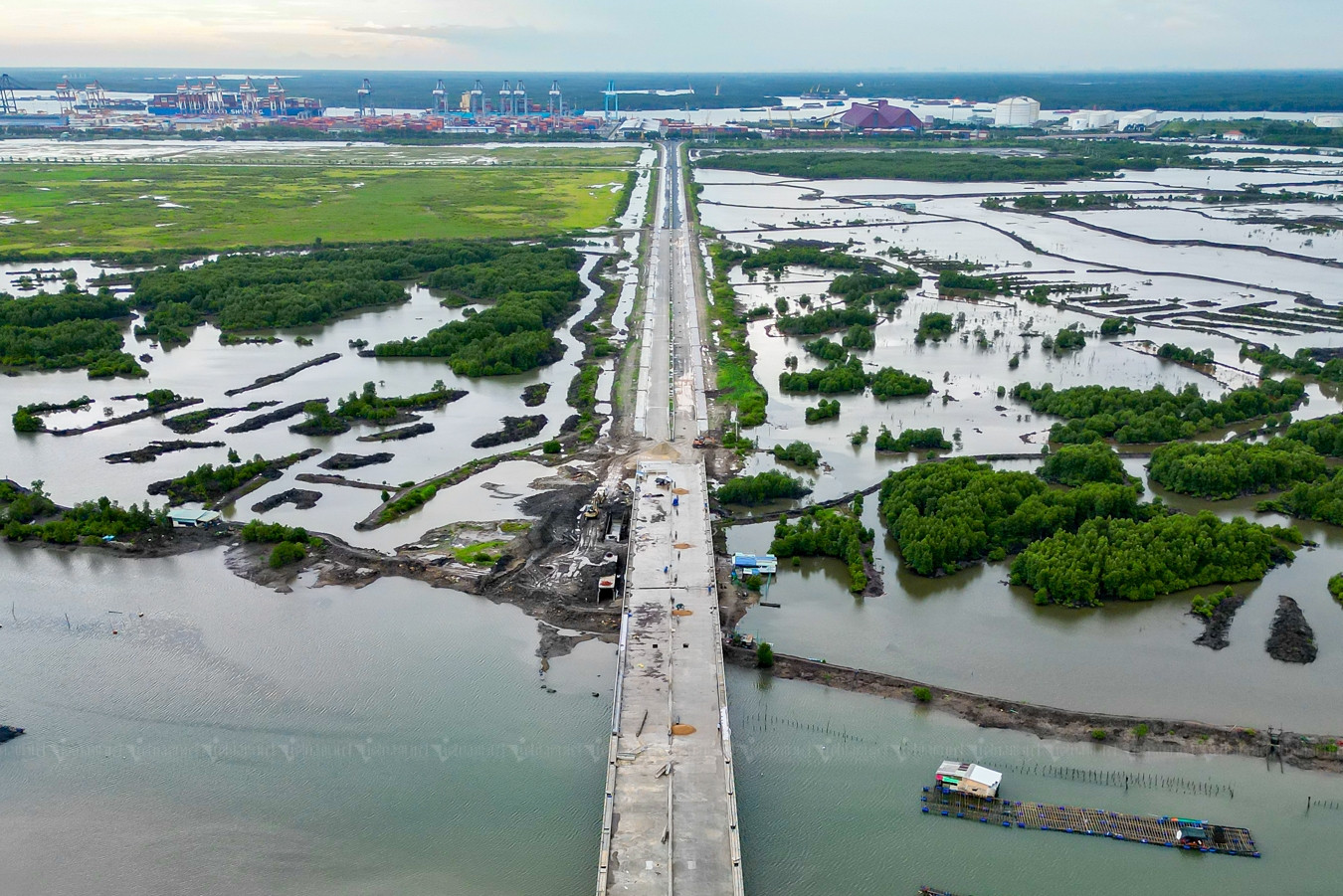 Tuyến đường 4.000 tỷ đồng xuyên rừng, kết nối cảng nước sâu lớn nhất Việt Nam