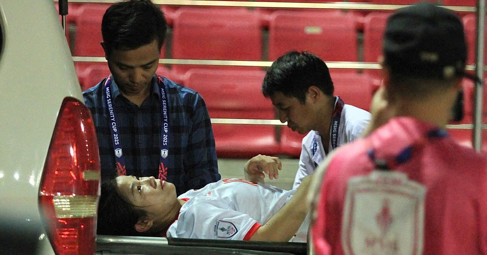 Tuyển thủ nữ Việt Nam nhập viện cấp cứu sau trận thắng Indonesia