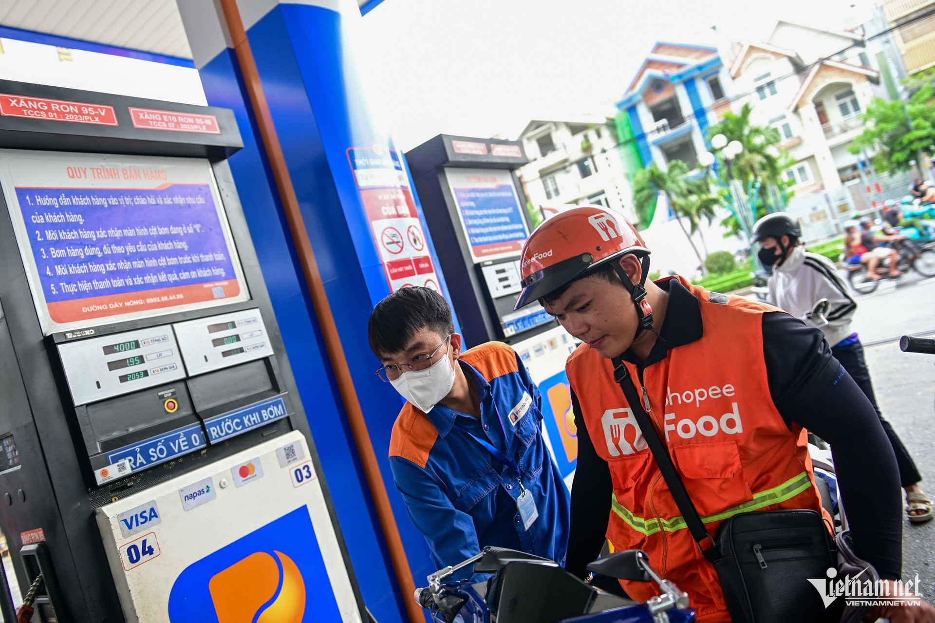 W-xăng dầu   Nguyễn Huế 10.jpg