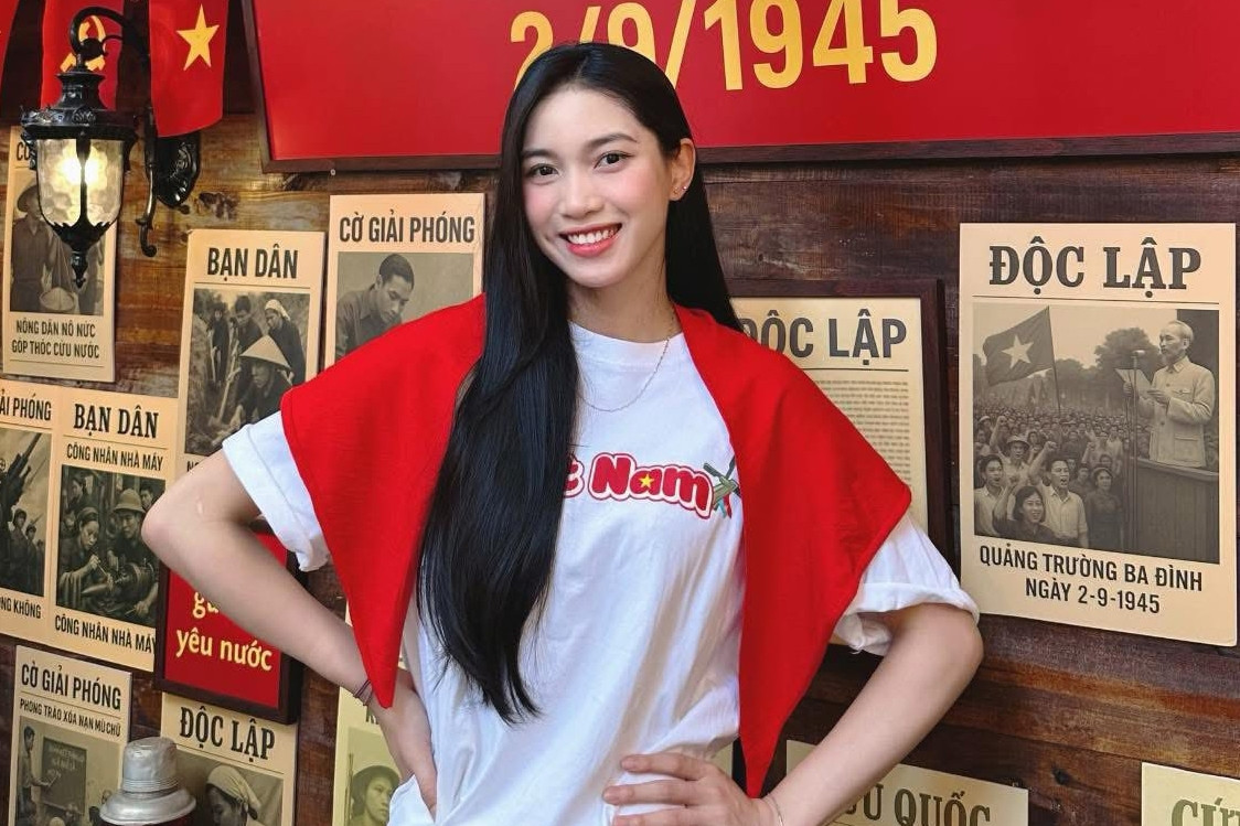 Hoa khôi bóng chuyền Nguyễn Thị Phương cực xinh đón 2/9