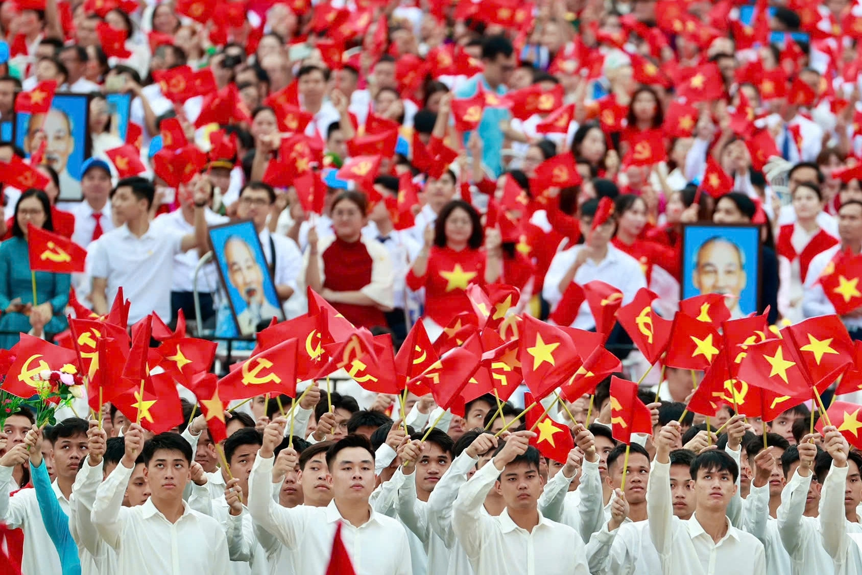Thủ tướng: Tập trung cao độ việc tặng quà 100.000 đồng cho nhân dân trước 2/9
