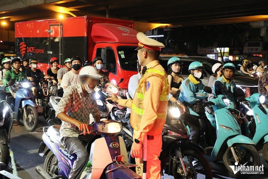 Bản tin cuối ngày 1/9: CSGT tước 318 giấy phép lái xe, tạm giữ 57 xe ô tô