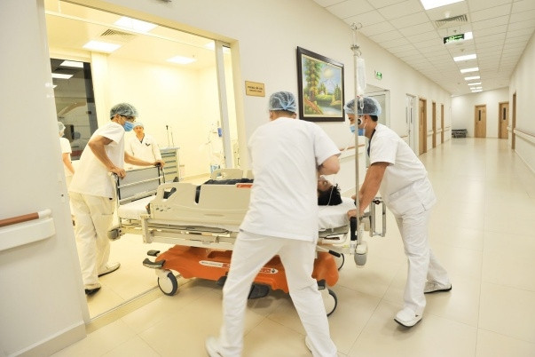 Cấp cứu người đàn ông khi đang ăn chè, phát hiện ung thư thận