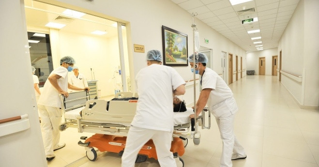 Cấp cứu người đàn ông khi đang ăn chè, phát hiện ung thư thận