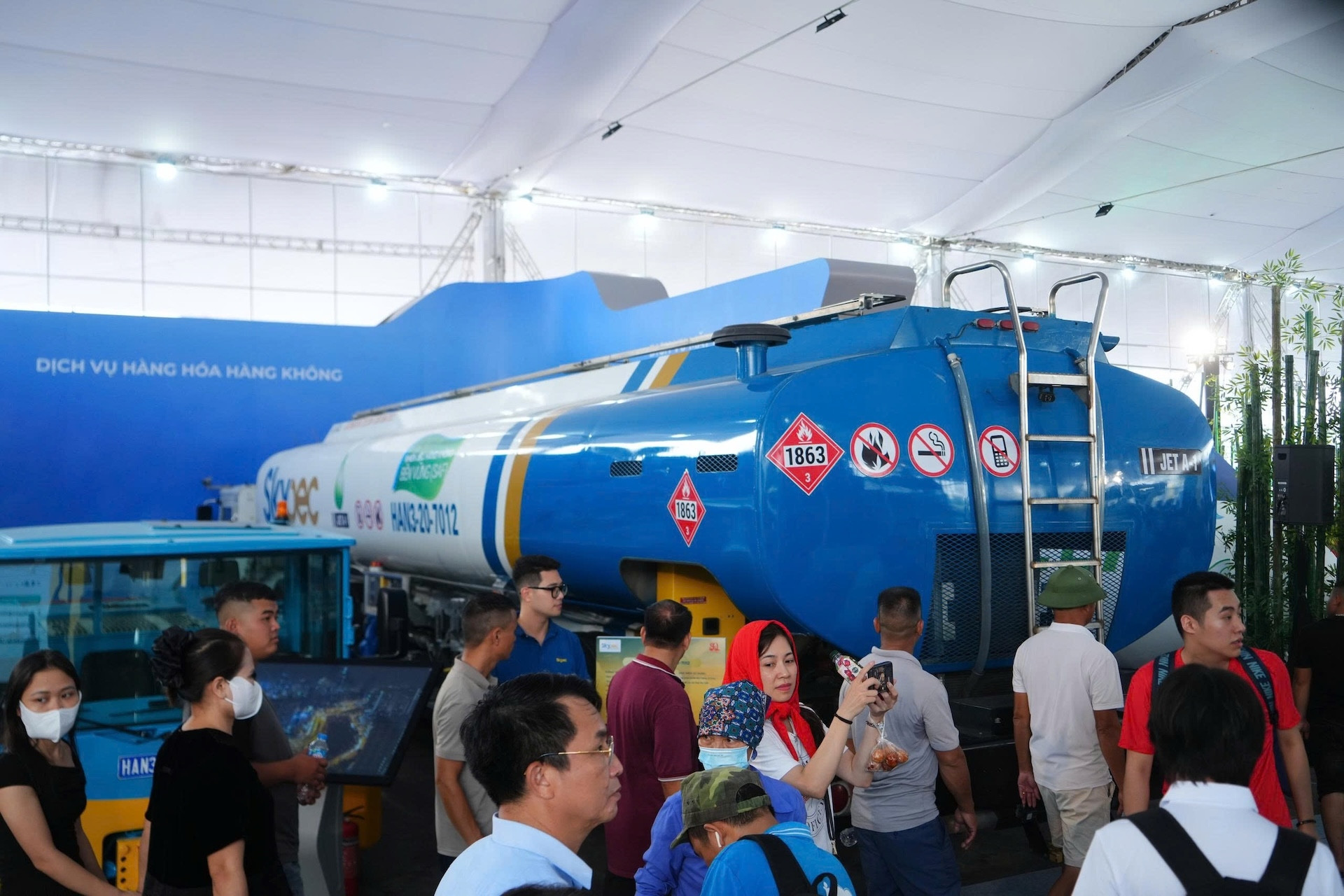 Chiêm ngưỡng dàn xe đặc biệt của Vietnam Airlines tại Triển lãm A80