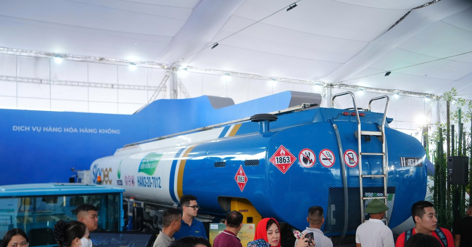 Chiêm ngưỡng dàn xe đặc biệt của Vietnam Airlines tại Triển lãm A80