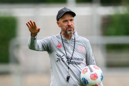 Erik ten Hag bị Leverkusen sa thải chỉ sau 2 trận ở Bundesliga