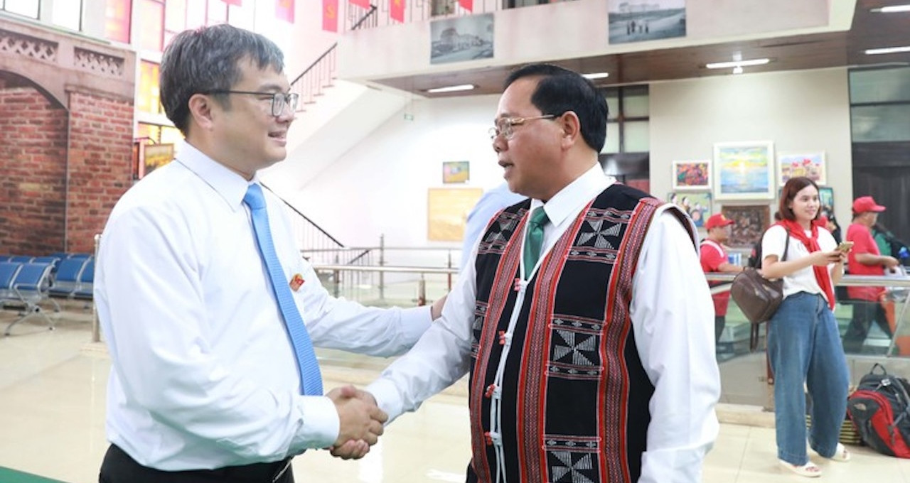 Lãnh đạo Hà Nội ra ga đón đại biểu dự Đại lễ A80, phường bố trí chỗ ngủ đêm cho người dân