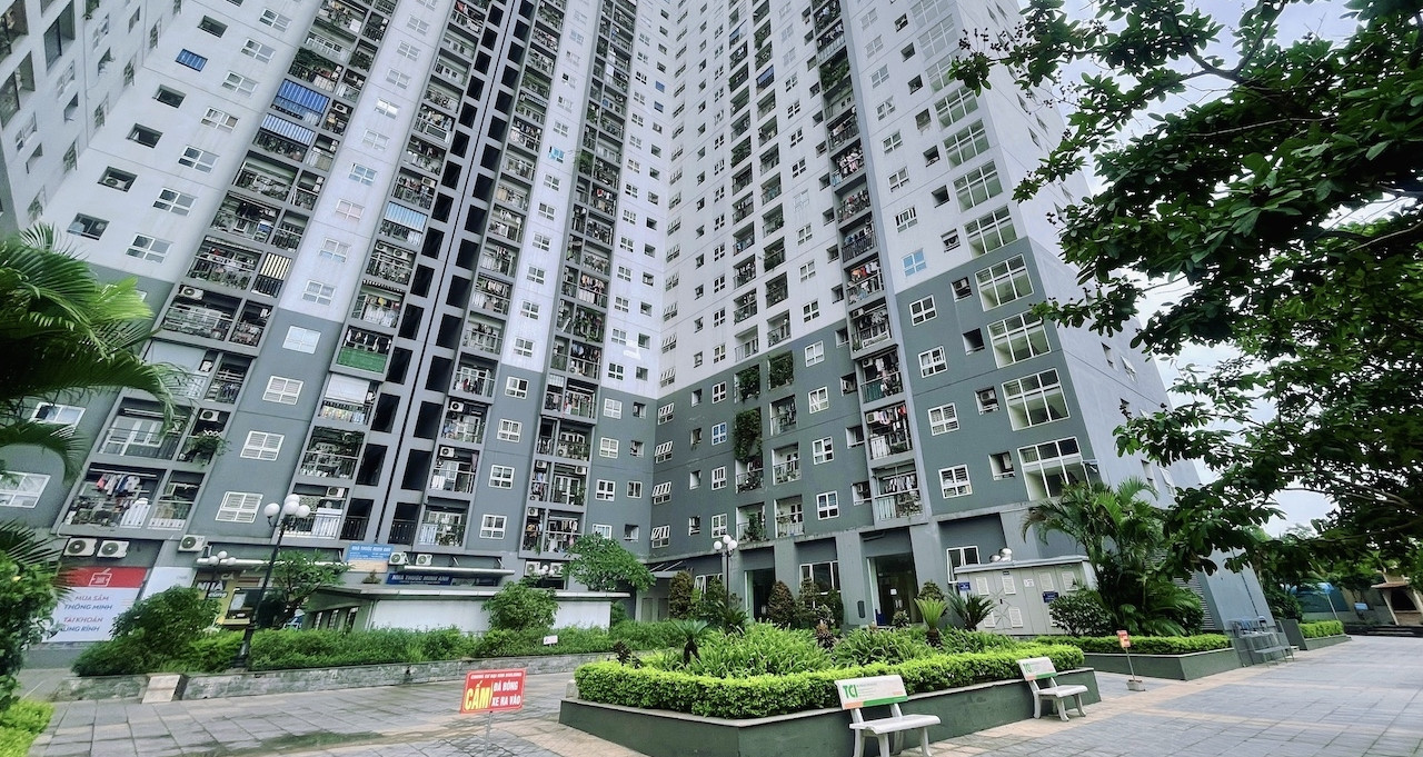 Đề xuất giao công an xã xác nhận thu nhập để mua căn hộ 18 triệu/m2 ở Hà Nội