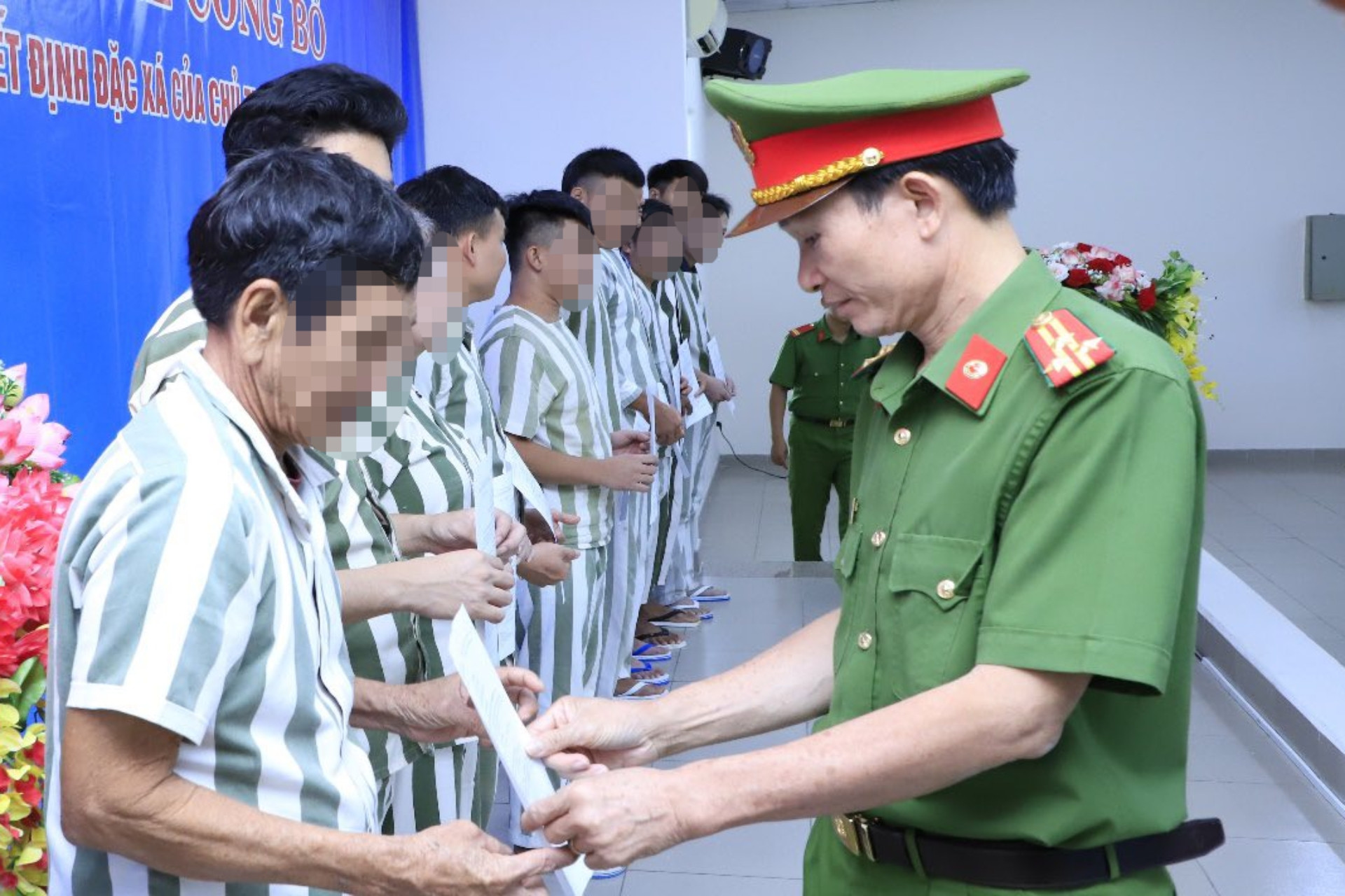 Ngày cuối ở trại giam, nữ phạm nhân gửi lời xúc động tới Đại tá công an