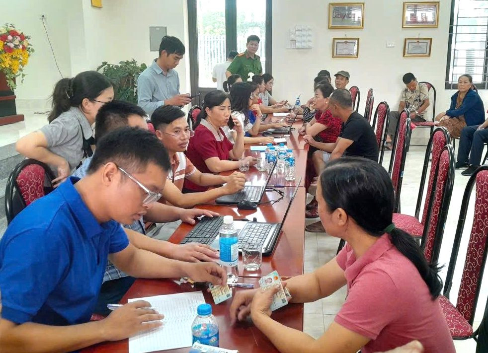 nguoi dan nhan qua 2.9.jpg