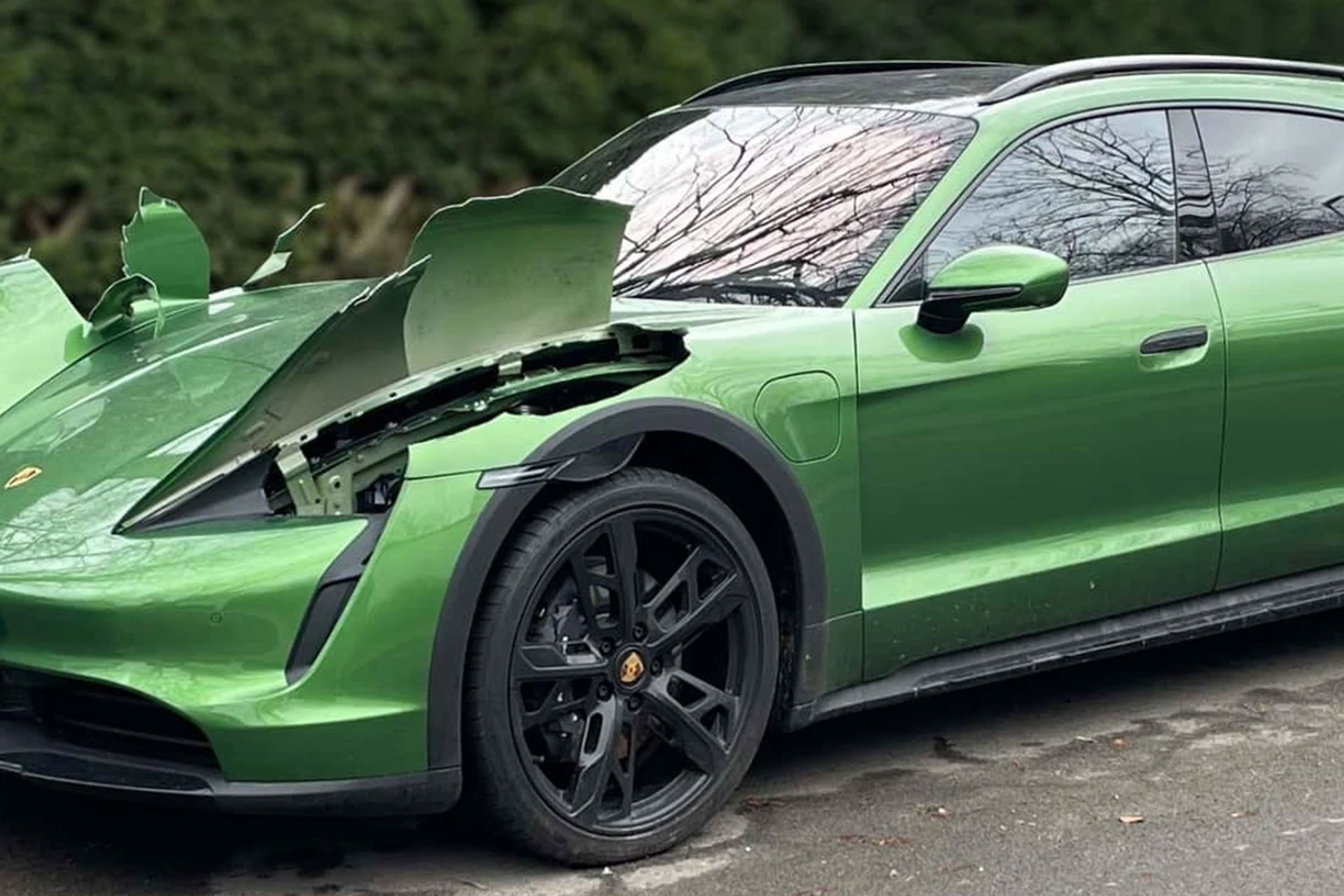 Porsche Taycan bi mat den Motor1.jpg