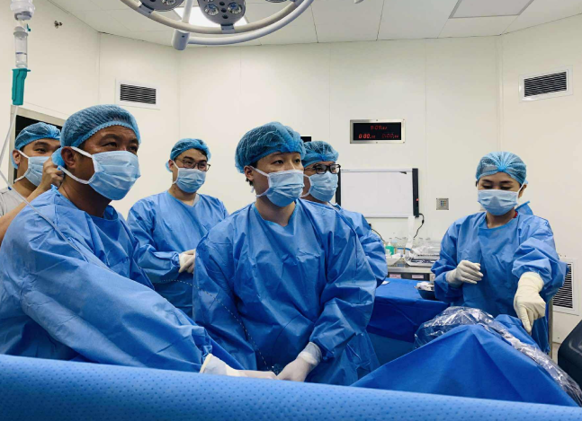 Cấp cứu người đàn ông nứt toác thận do chủ quan với sỏi