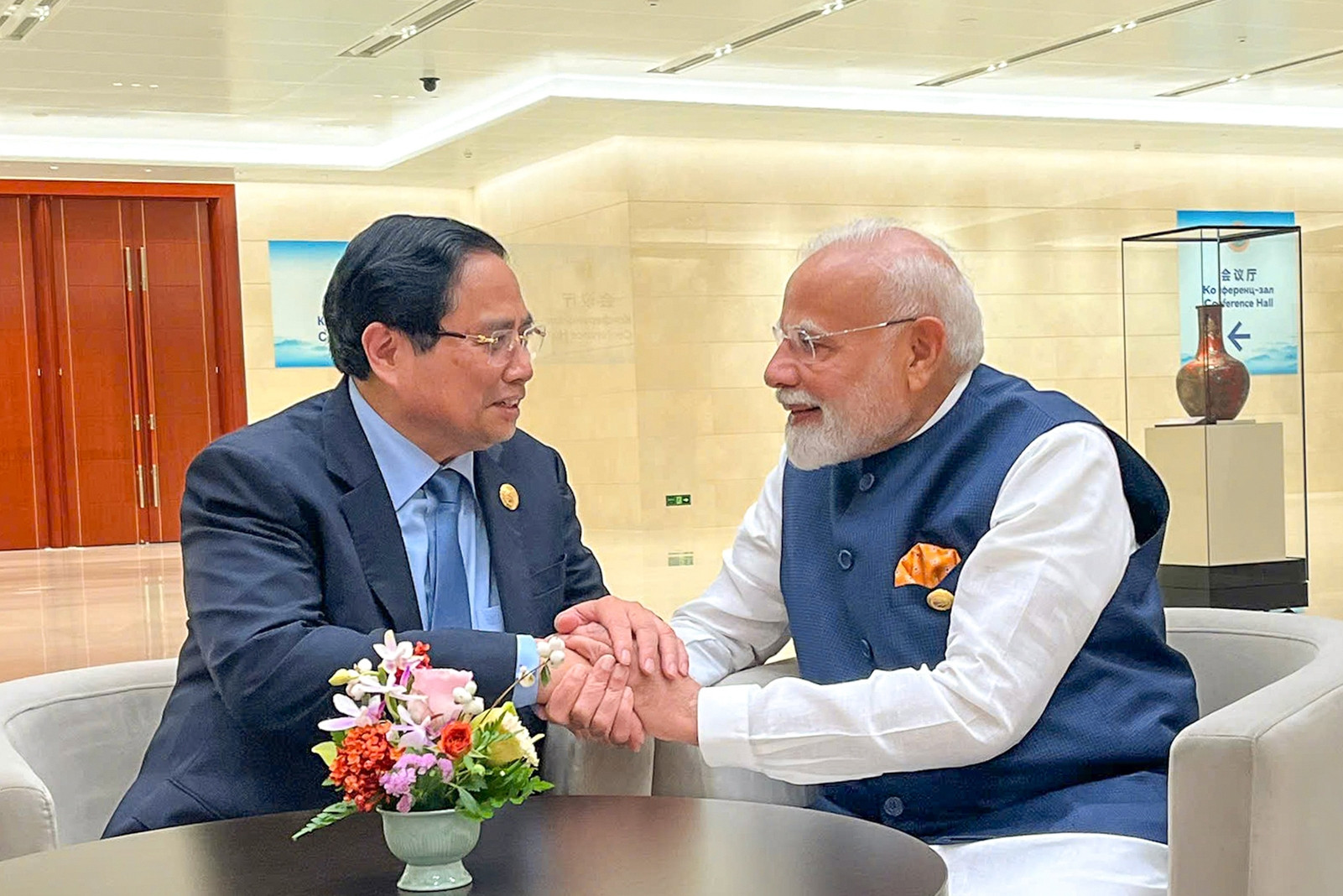 Thủ tướng Phạm Minh Chính gặp lãnh đạo các nước và tổ chức quốc tế