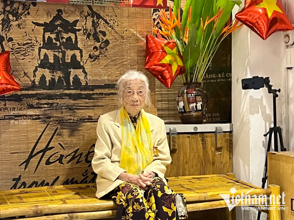 W-Ba Cong Thi Thu.jpg