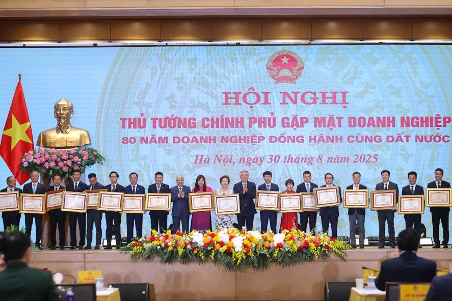 01 Tập đoàn BRG nhận bằng khen của Thủ tướng Chính phủ.JPG