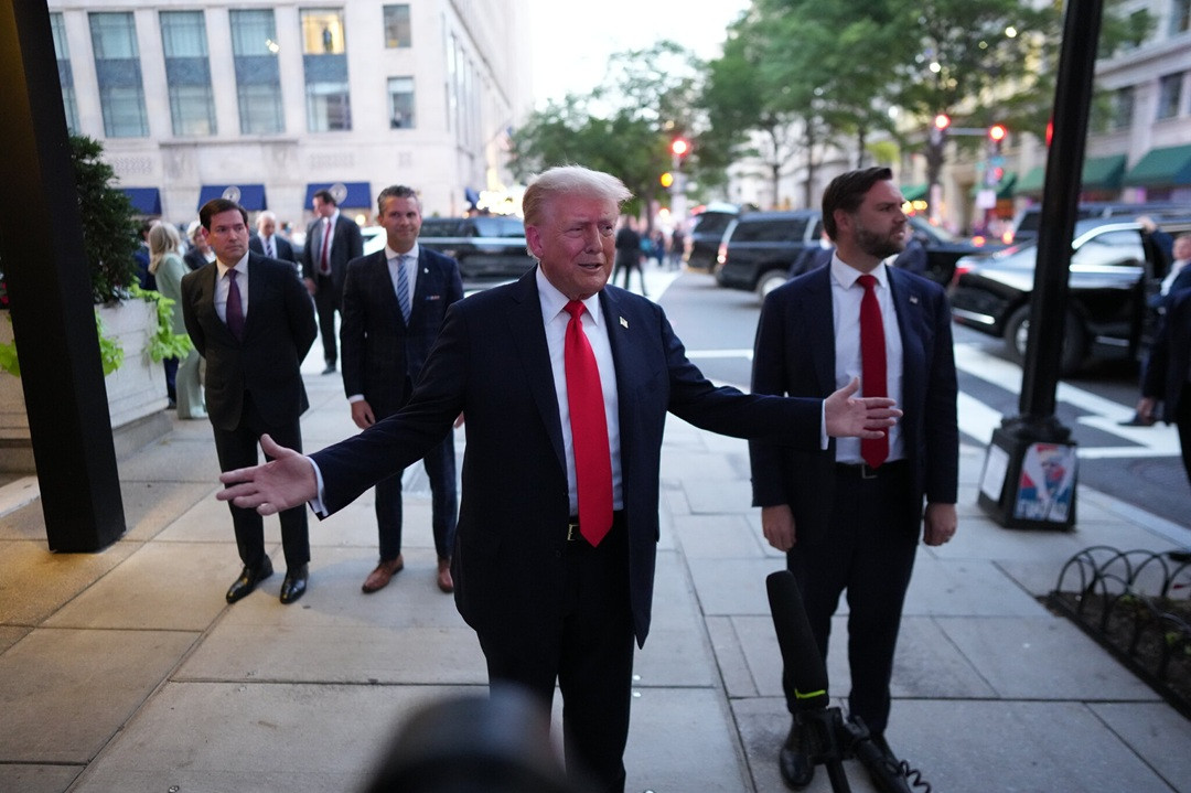 09trump news promo830p qcmz superJumbo.jpg