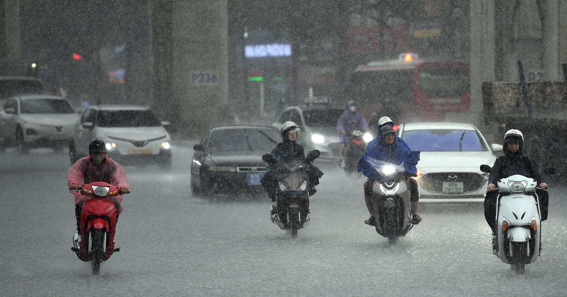 Nhiều phường ở Hà Nội khả năng mưa lớn cục bộ trong chiều tối nay 10/9