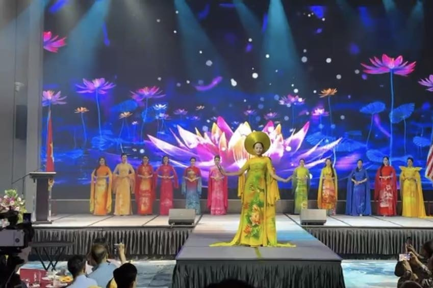 Biểu tượng văn hóa kết nối Việt Nam - Malaysia - ASEAN