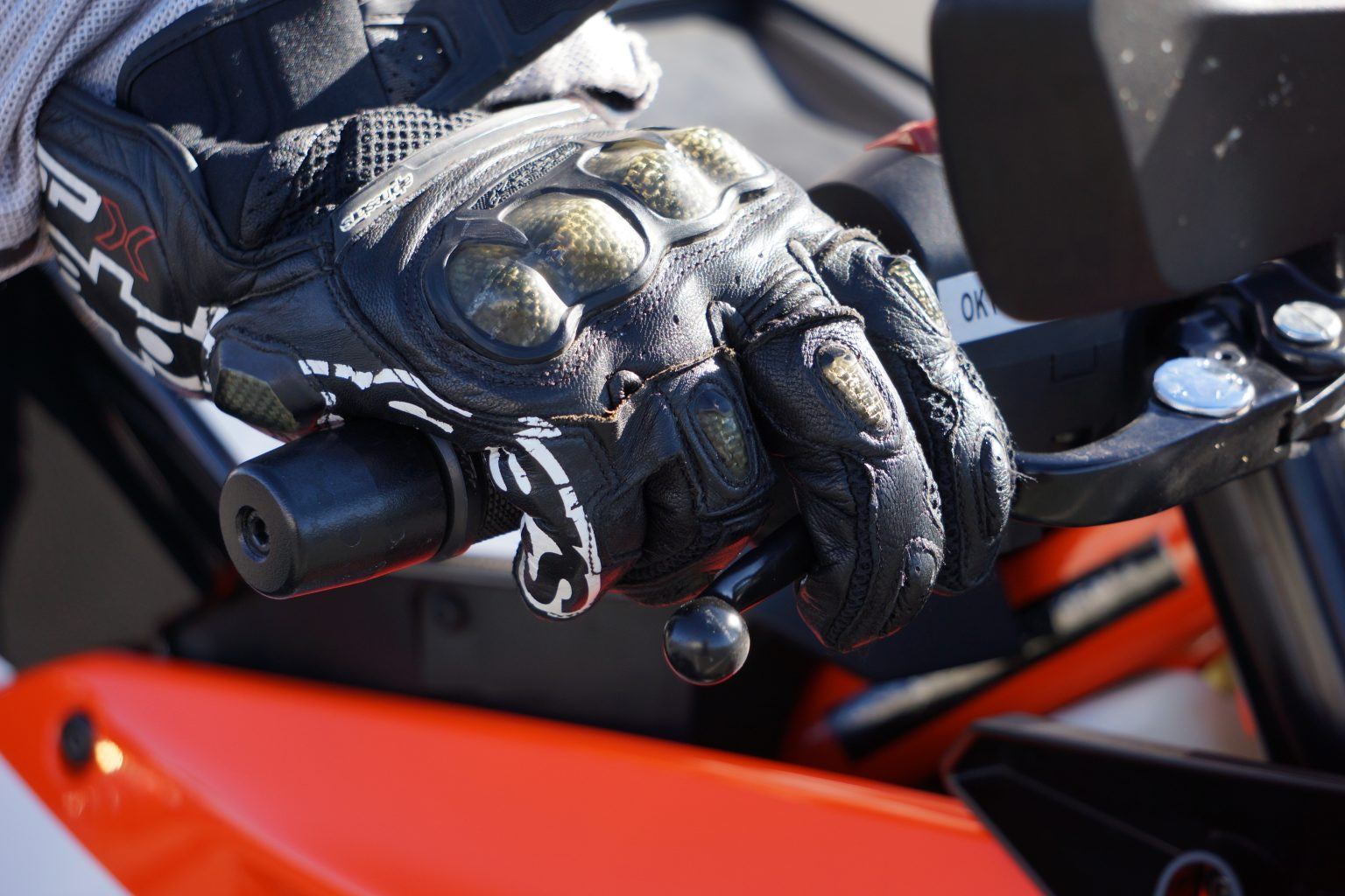 Bop phanh 2 ngon tay.jpeg