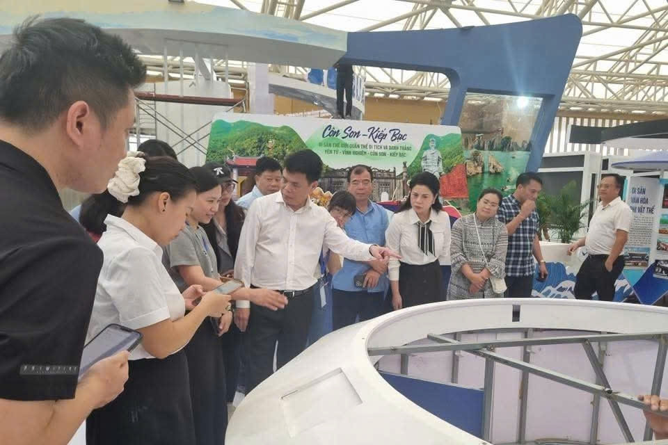 Bùng nổ xe 0 đồng tới triển lãm, Chủ tịch Hải Phòng chỉ đạo báo tin tới người dân