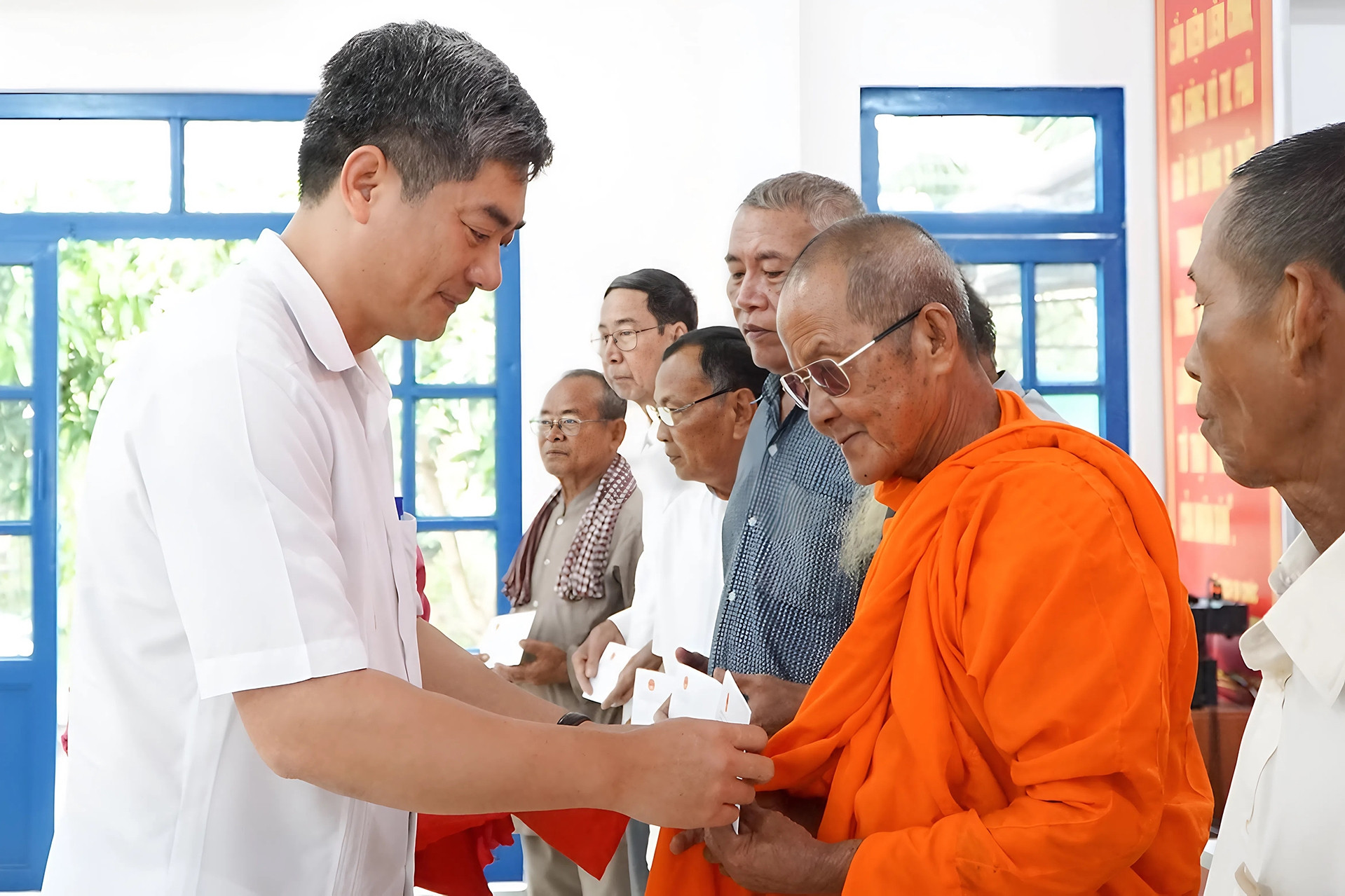 Cần bố trí cán bộ công tác dân tộc, tôn giáo riêng biệt, không lồng ghép