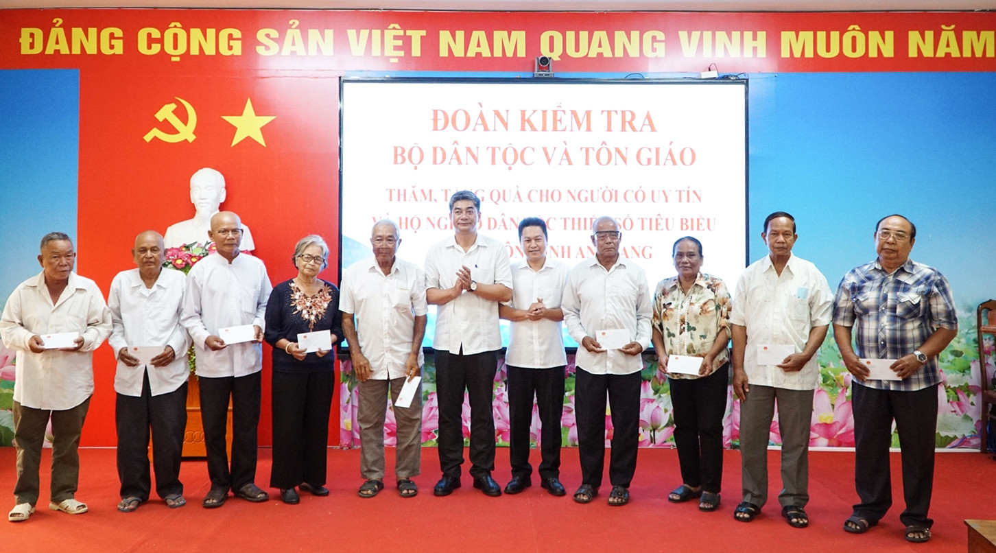 can bo tri can bo cong tac dan toc ton giao rieng biet khong long ghep 7d08b9c6b2ed441f9ce032b39513f5f1 10.jpg
