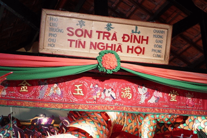 Chiêm ngưỡng hàng chục lồng đèn trung thu xưa tại ngôi đình trăm tuổi ở TPHCM